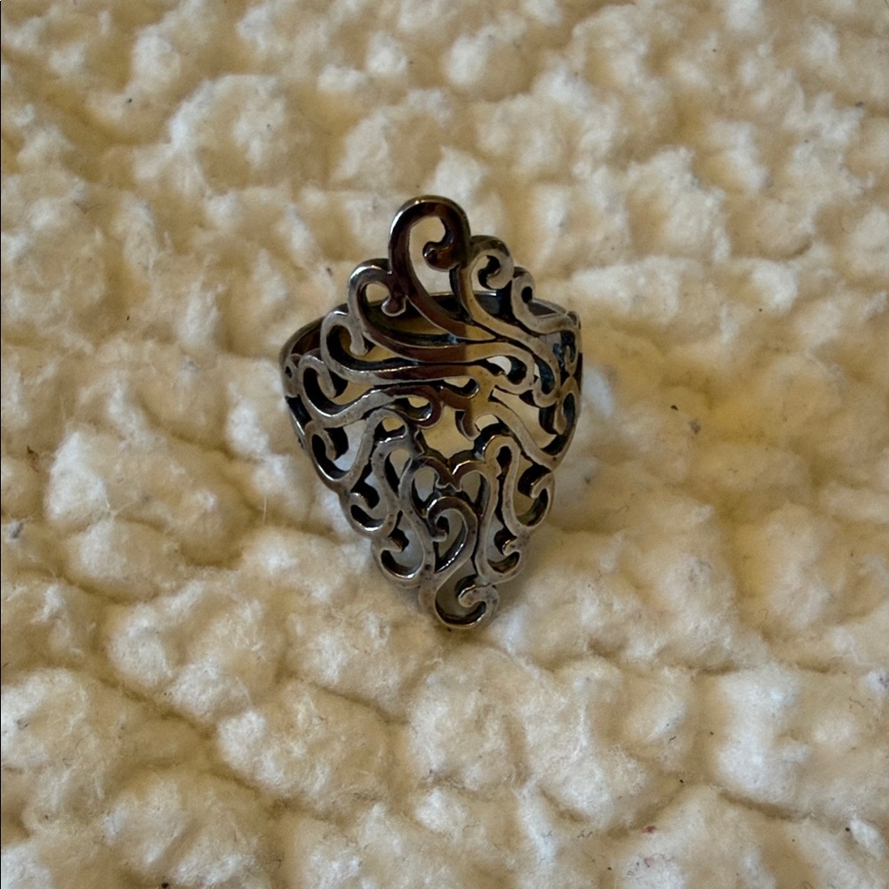 Elegant Filigree Teardrop Statement Ring - Silver Tone